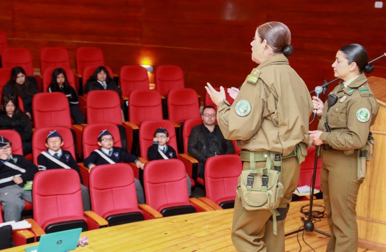 Carabineros de Laja Capacita a Brigadistas Escolares en Casa de la Cultura