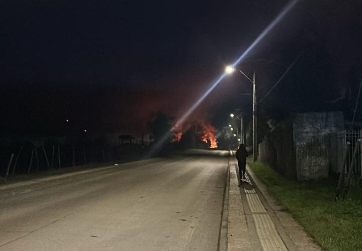 Una  vivienda  destruida  y  dos  detenidos  deja  incendio  en Laja