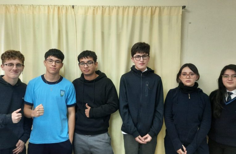 Estudiantes del Liceo Polivalente Hermanas Maestras de la Santa Cruz participan en Olimpiada Nacional de Educación Financier